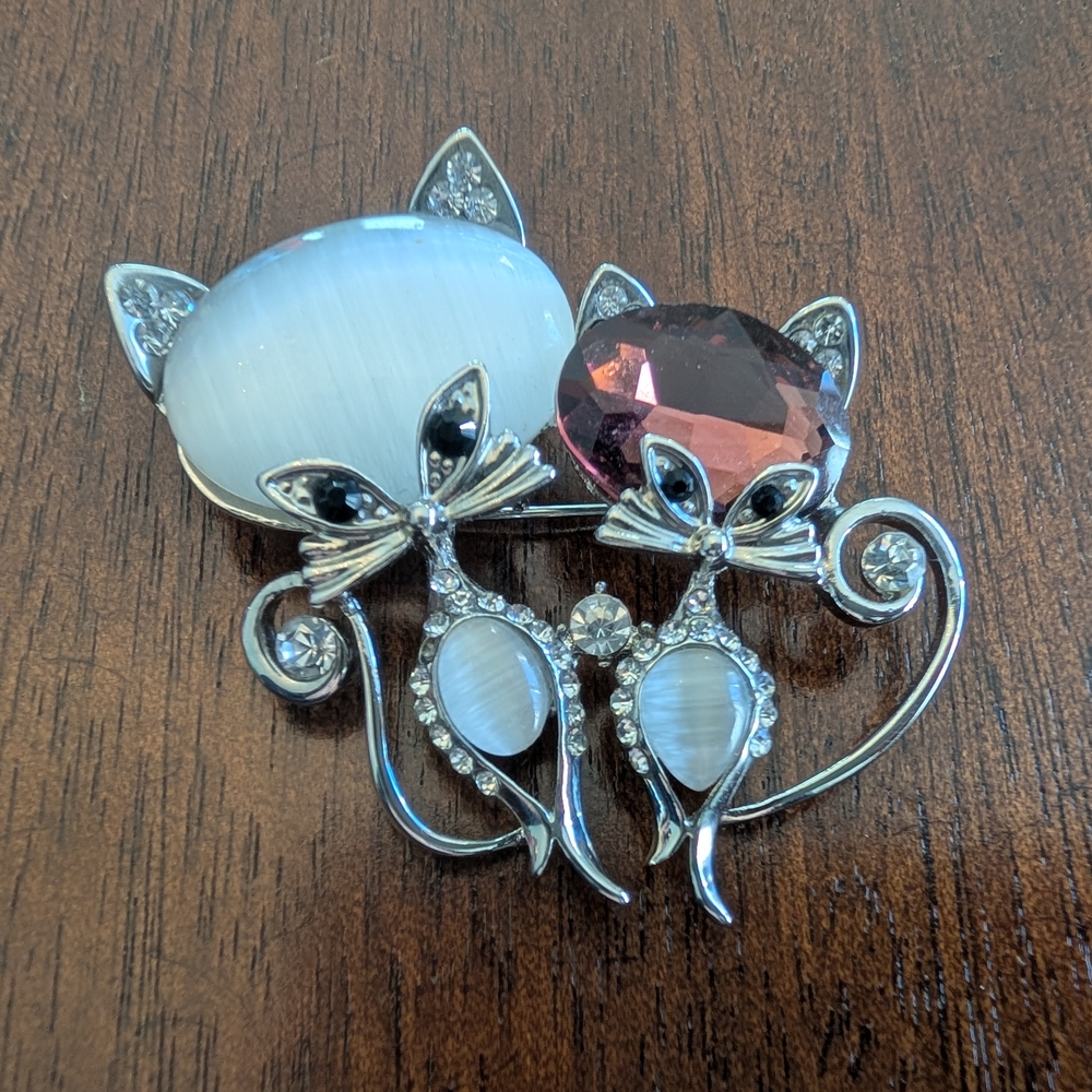 Elegant Cat Brooch